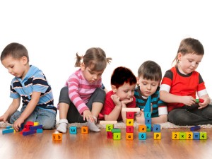 kids_playing_with_blocks