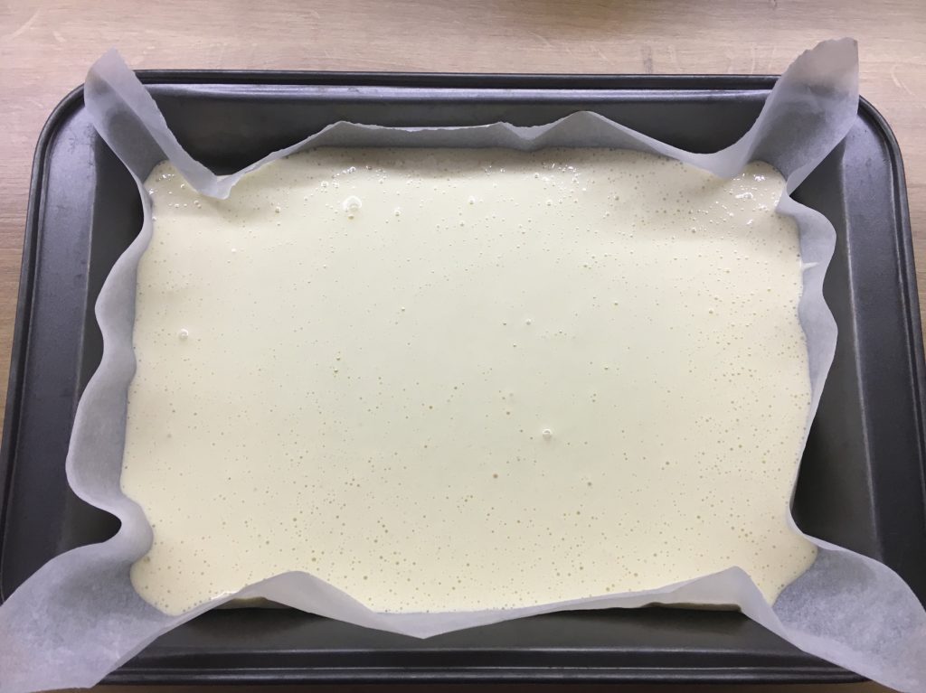 prăjitură pufoasă cu brânză de vaci